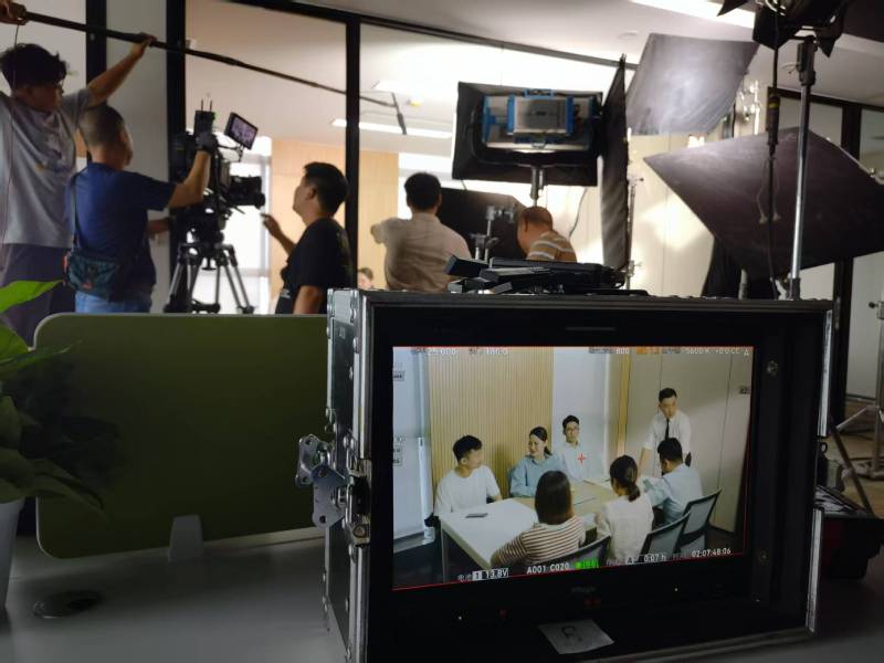 阿荣旗TVC拍摄公司：科技产品视觉化大师，诠释未来感与功能美学